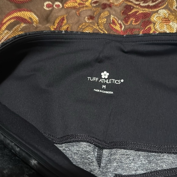 Tuff Athletics Black Rocky Print High Rise UPF 40+ Active Leggings Medium - Picture 7 of 10